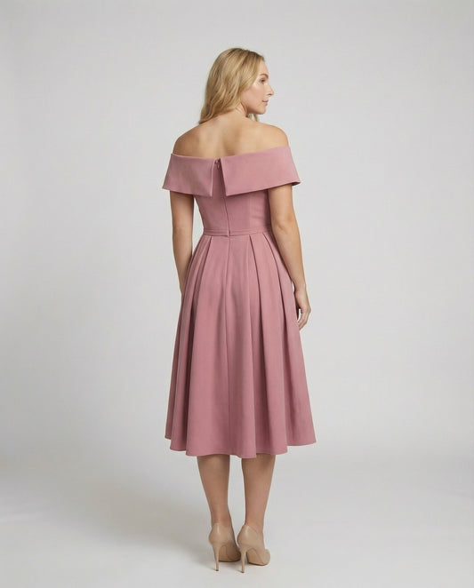 Robe mi-longue à épaules dénudées et col bardot